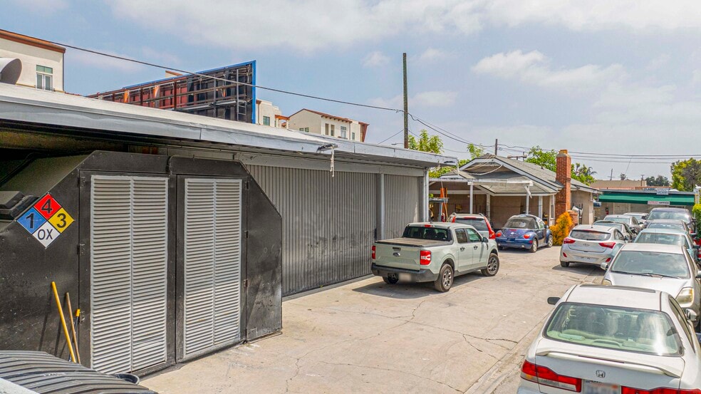 More Photos Of 184 N Meridith Ave, Pasadena Auto Repair For Lease