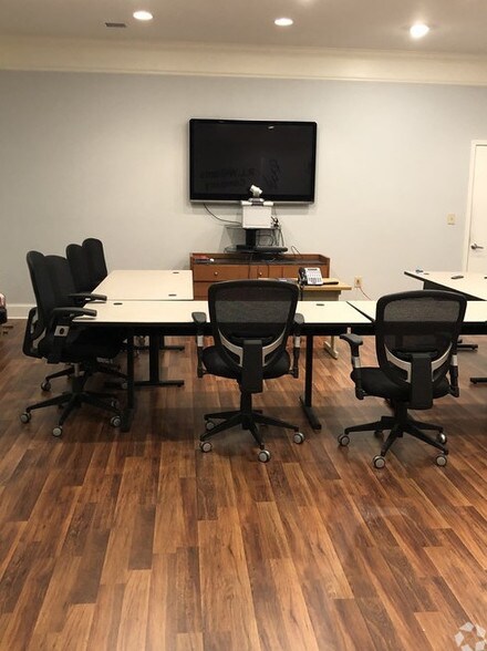 More Photos Of 103 N McLin Creek Rd, Conover Warehouse For Lease
