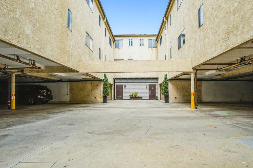 More Photos Of 13021-13025 Moorpark St, Studio City Apartments For Sale