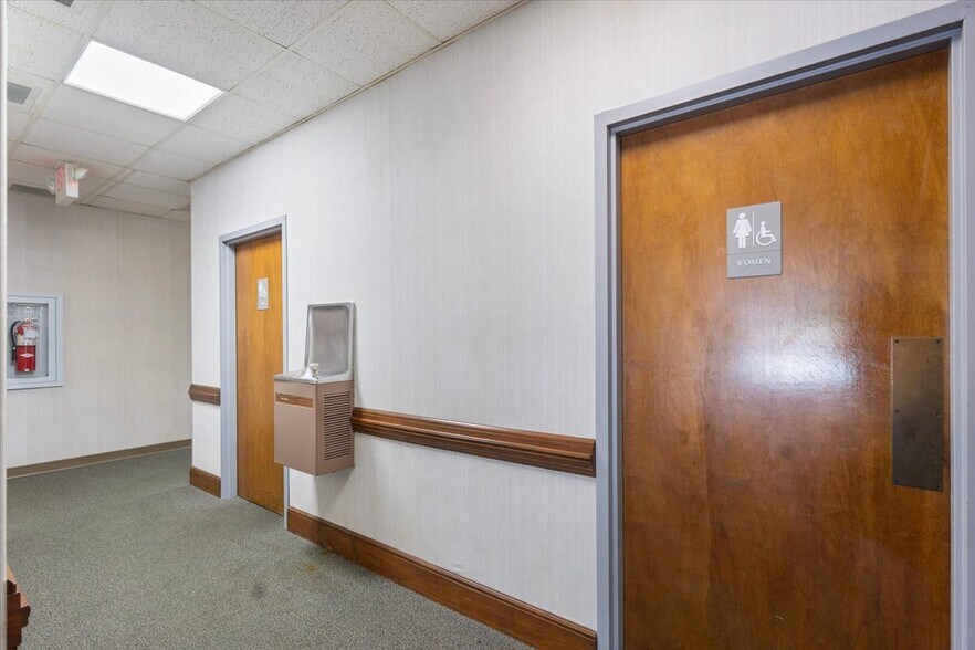 More Photos Of 9846 State Highway 31 E, Tyler Medical For Sale