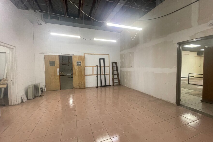 More Photos Of 1832 Commerce Dr, Bridgeport Warehouse For Lease