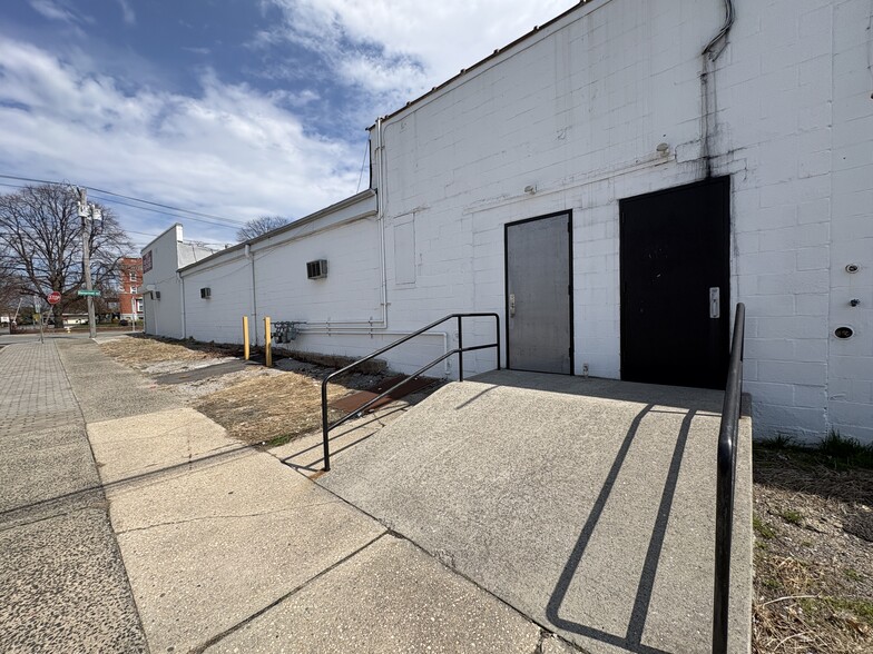 More Photos Of 1155-1157 Hempstead Tpke, Franklin Square General Retail For Lease