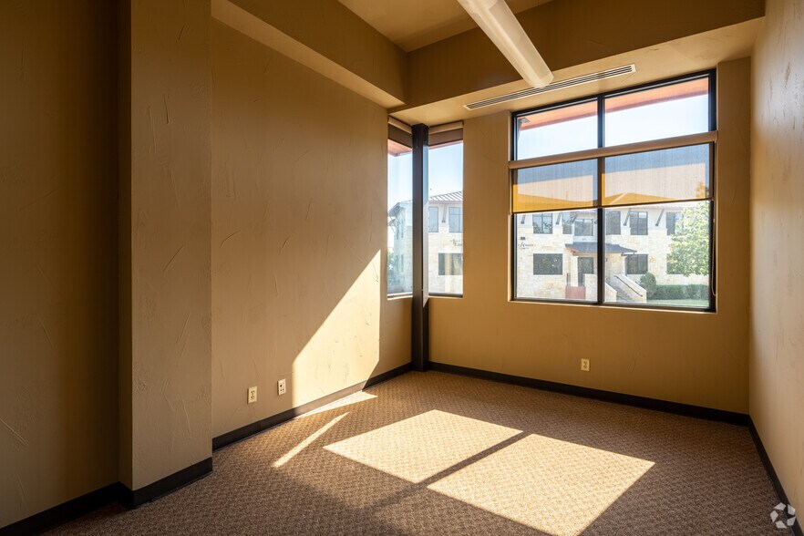 More Photos Of 2802 Flintrock Trce, Austin Coworking Space