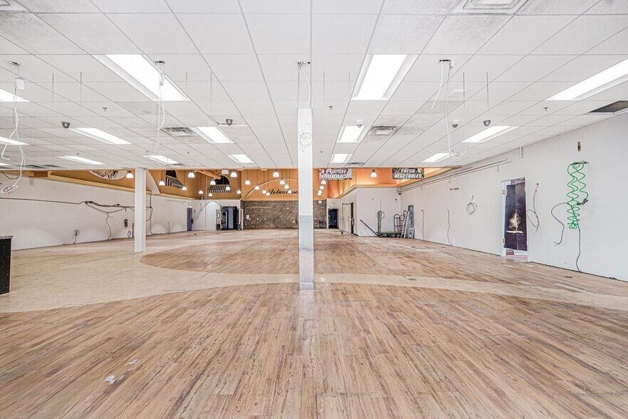 More Photos Of 2200 Arthur Kill Rd, Staten Island Distribution For Sale