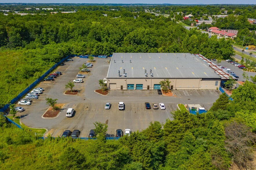 More Photos Of 10421 S Tryon St, Charlotte Auto Repair For Sale