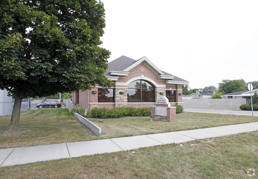More Photos Of 2609 Metropolitan Pky, Sterling Heights Medical For Lease