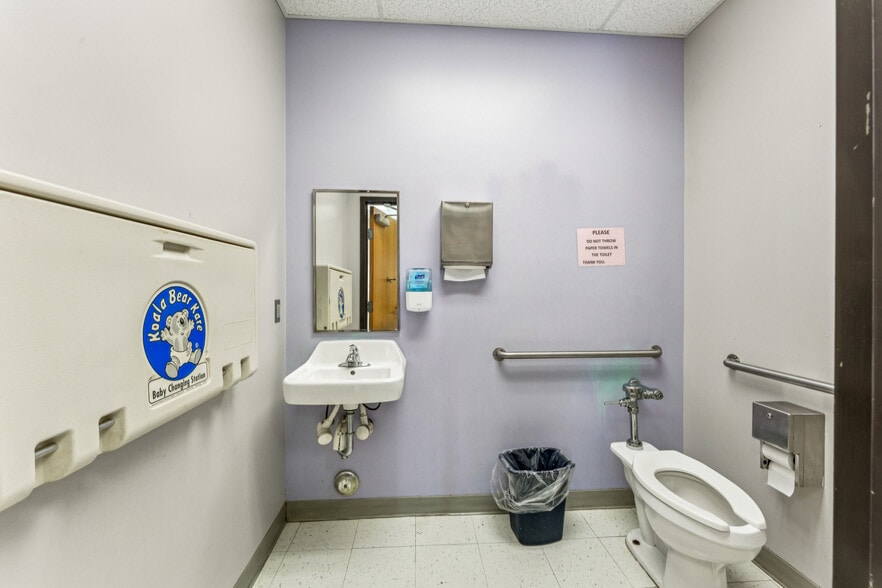More Photos Of 1090 9th Ave SW, Bessemer Medical For Sale