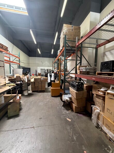 More Photos Of 11130-11150 Business Cir, Cerritos Warehouse For Lease
