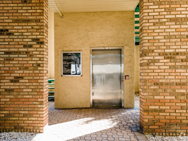 More Photos Of 6800 N Dale Mabry Hwy, Tampa Office For Lease