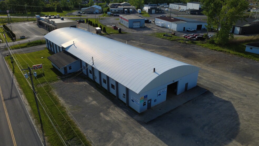 Primary Photo Of 6115 Gillette Rd, Cicero Warehouse For Lease