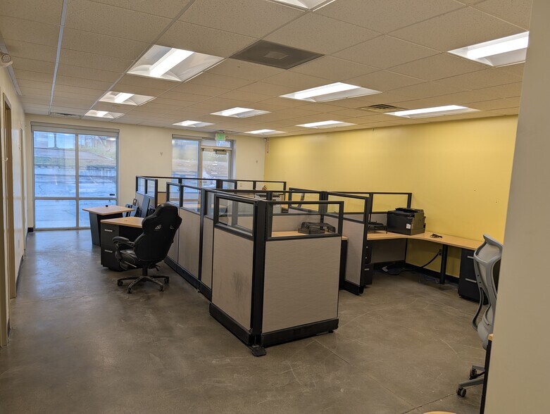 More Photos Of 4694-4696 S 200 W, Salt Lake City Light Manufacturing For Lease