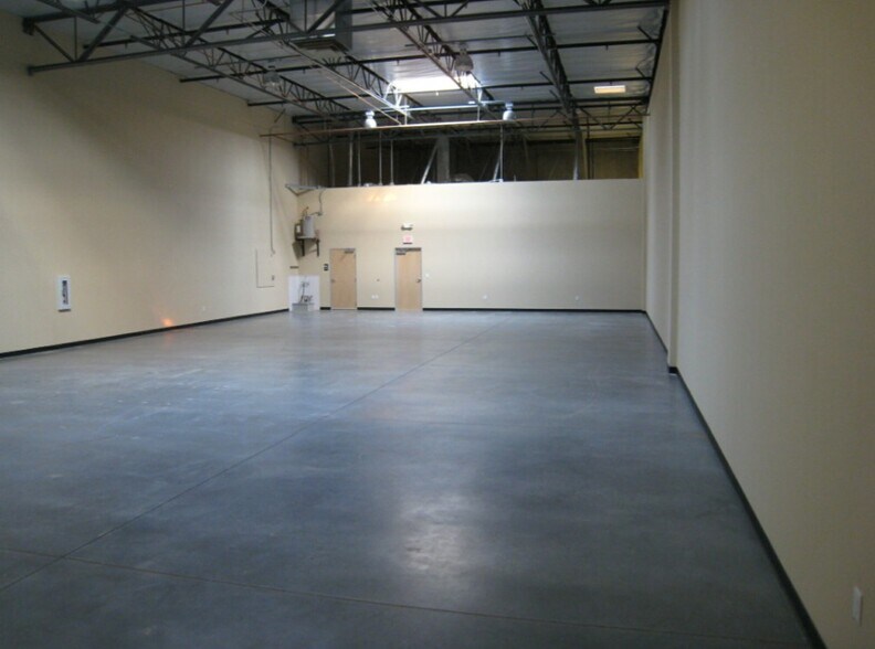 More Photos Of 7665 E Velocity Way, Mesa Manufacturing For Lease