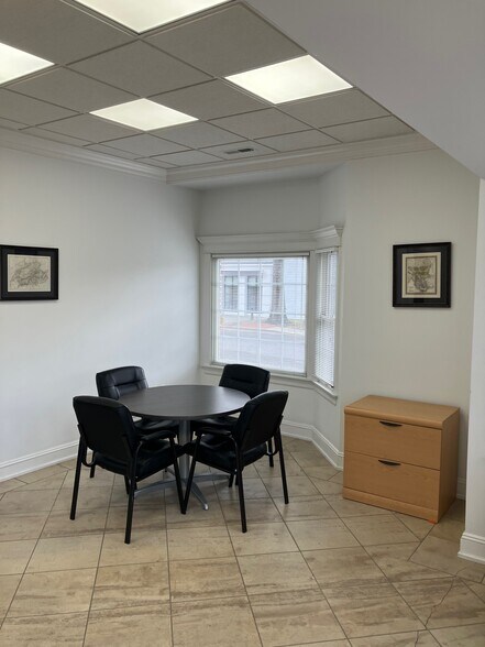 More Photos Of 27 Pine St, New Canaan Coworking Space