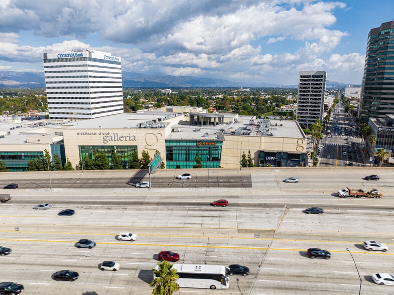 More Photos Of 15301 Ventura Blvd, Sherman Oaks Unknown For Lease