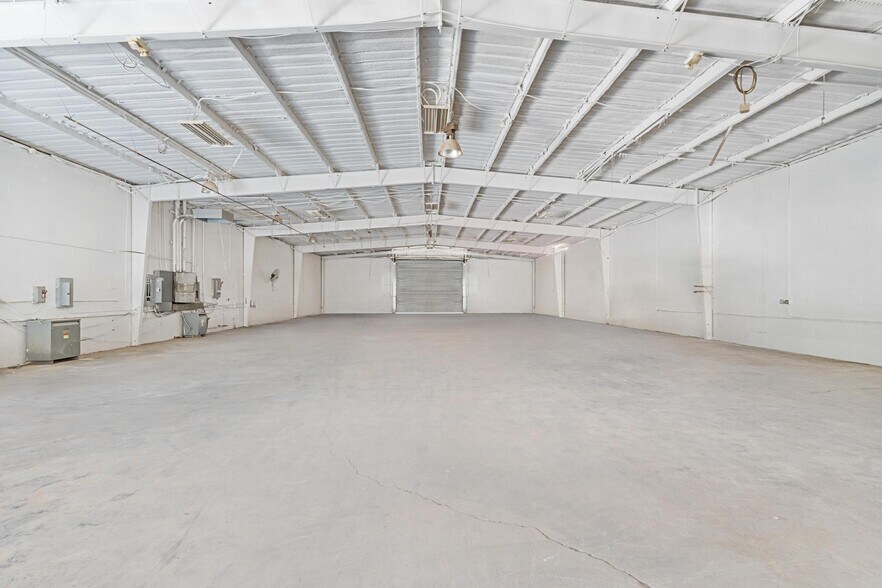 More Photos Of 130 Pine Grove Rd, Locust Grove Warehouse For Lease