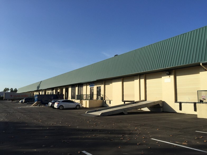 More Photos Of 4506 L B Mcleod Rd, Orlando Warehouse For Lease