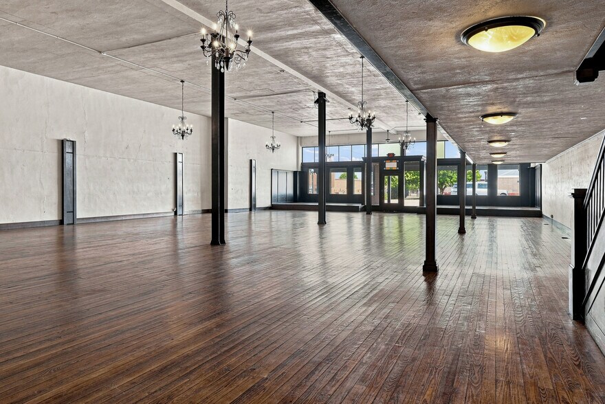 More Photos Of 204 S Broadway, Salisbury Specialty For Sale