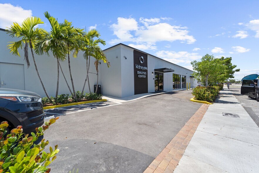 More Photos Of 4298 Palm Ave, Hialeah Freestanding For Sale