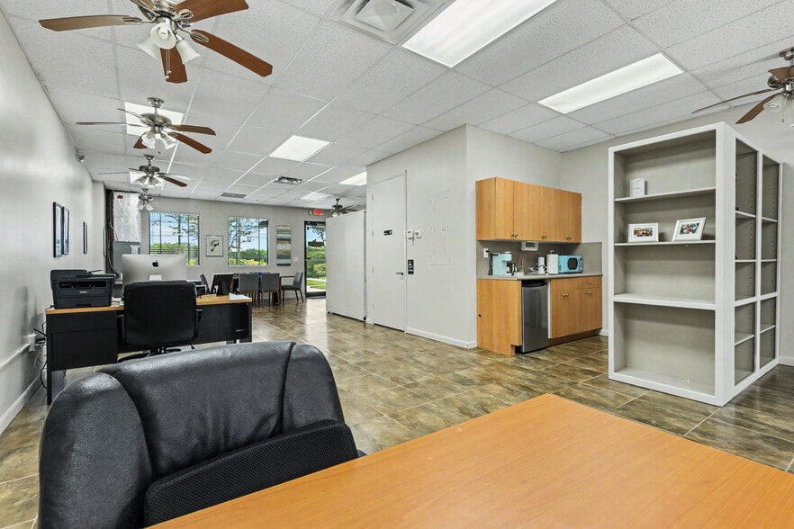 More Photos Of 10600 Griffin Rd, Cooper City Office For Lease