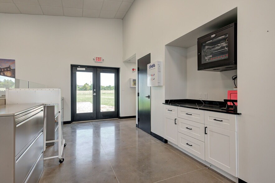 More Photos Of 501 E Britton Rd, Oklahoma City Auto Dealership For Lease