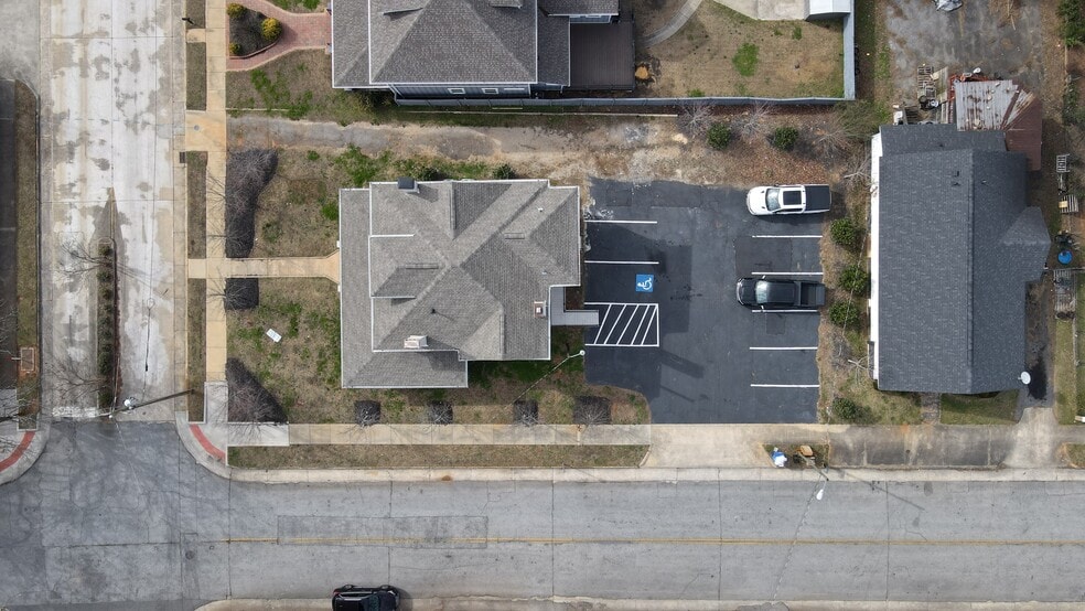 More Photos Of 700 Arlington Ave, Greenville Office For Sale