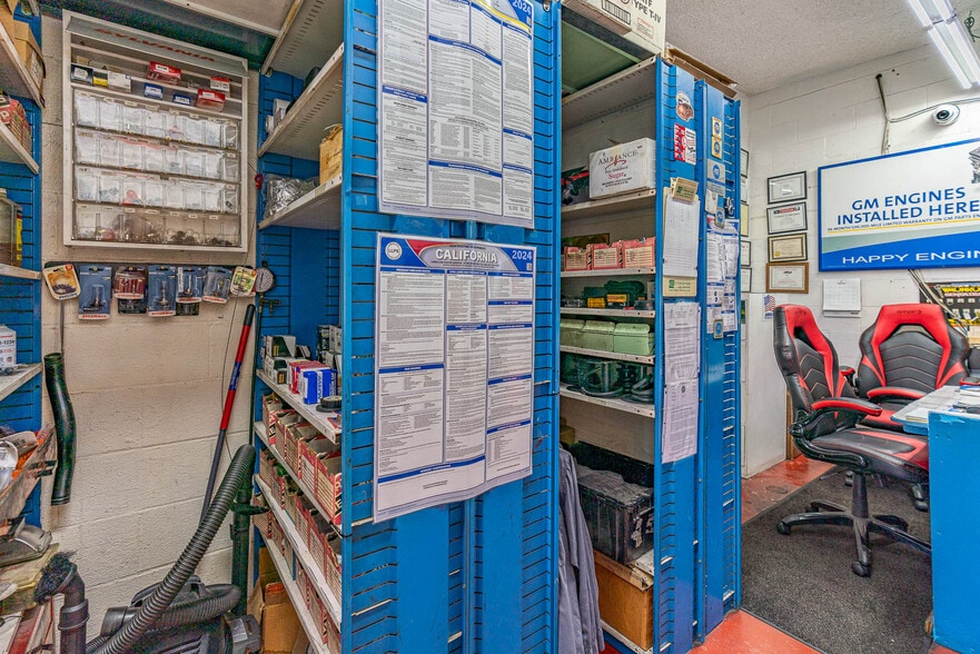 More Photos Of 15348 San Fernando Mission Blvd, Mission Hills Auto Repair For Sale