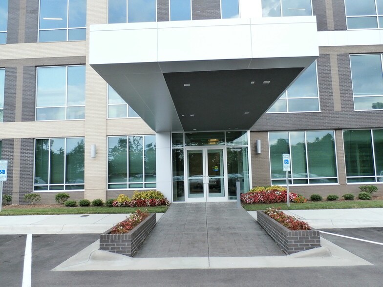 More Photos Of 101 Lattner Ct, Morrisville Medical For Lease