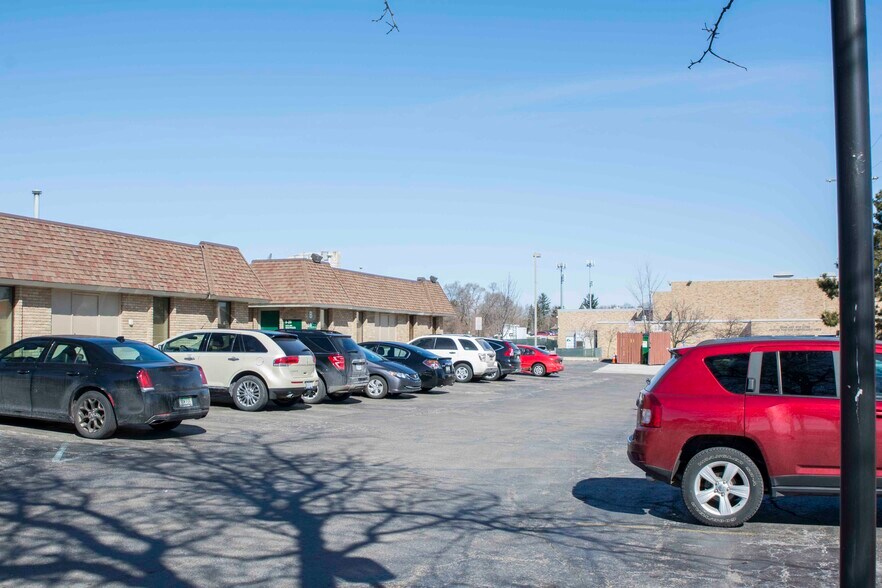 More Photos Of 32910 W 13 Mile Rd, Farmington Hills Medical For Sale
