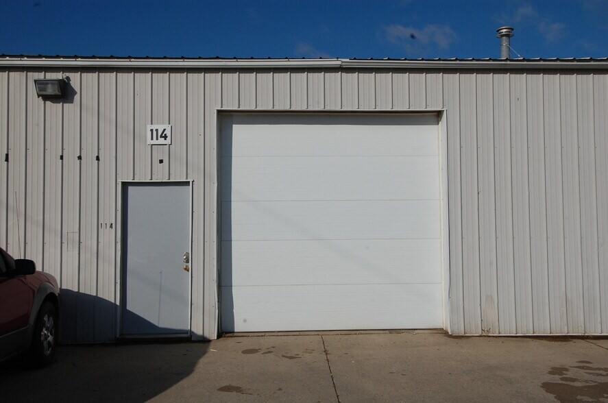 Primary Photo Of 114 Stevens Dr, Iowa City Flex For Lease