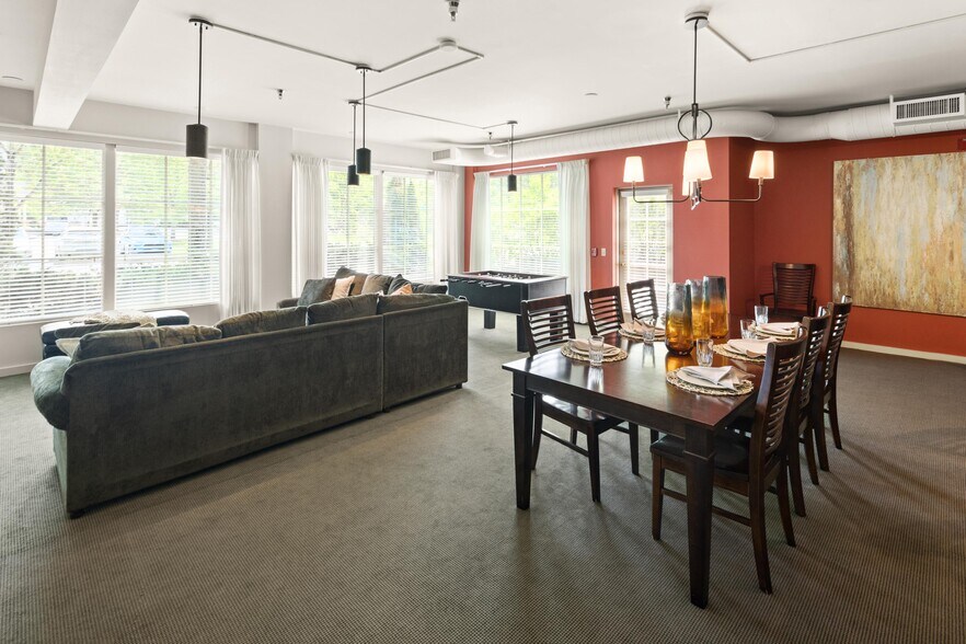 More Photos Of 18 Main St, Stowe Hotel For Sale