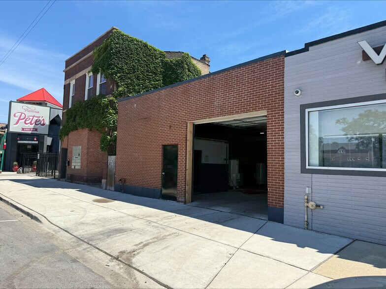 Primary Photo Of 3725 N Western Ave, Chicago Office Residential For Lease
