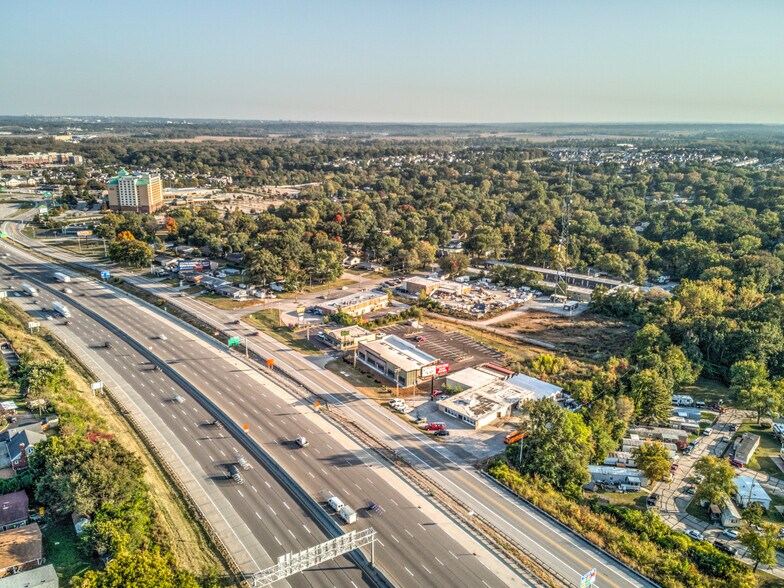 More Photos Of 1560 Veterans Memorial Pkwy, Saint Charles Unknown For Lease