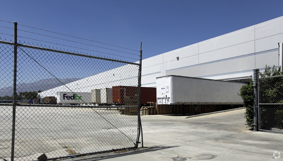 More Photos Of 7551 Cherry Ave, Fontana Distribution For Lease