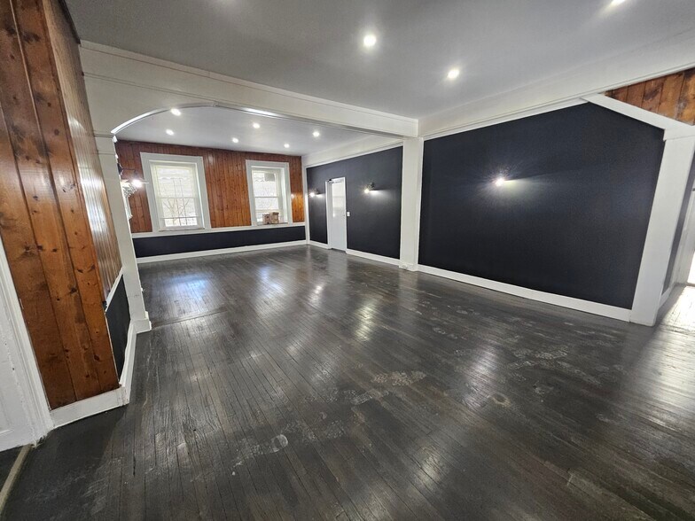 More Photos Of 30 Main St, Freemansburg General Retail For Sale