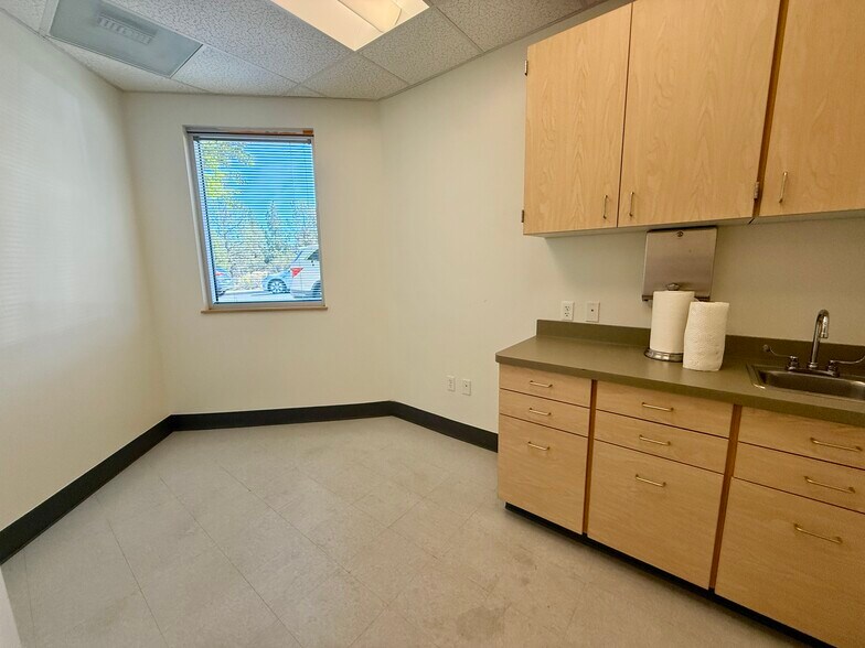 More Photos Of 2239 NE Doctors Dr, Bend Medical For Lease