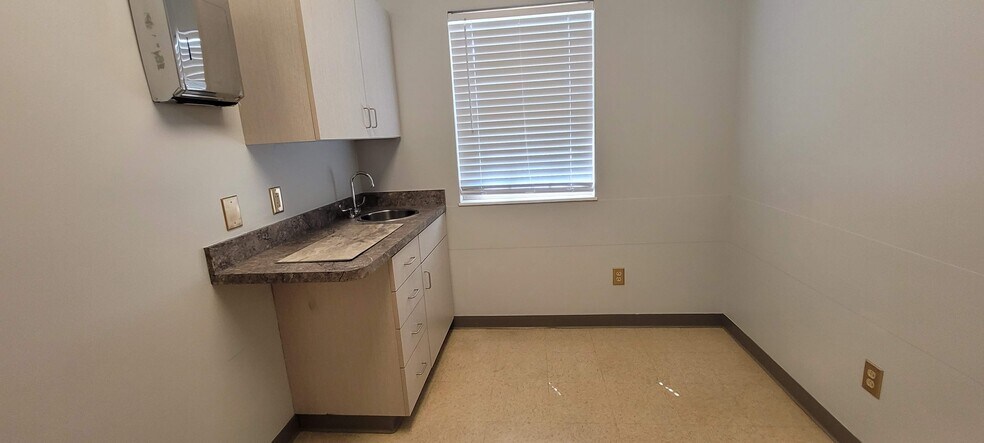 More Photos Of 101 Commerce Park Dr, Westerville Medical For Lease