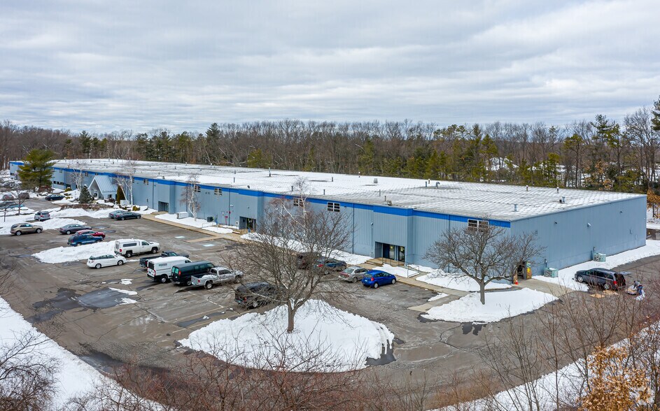 More Photos Of 169 Progress Dr, Manchester Manufacturing For Lease