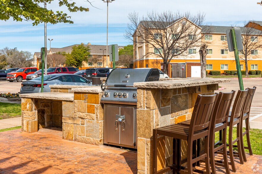 More Photos Of 9169 Markville Dr, Dallas Hotel For Sale