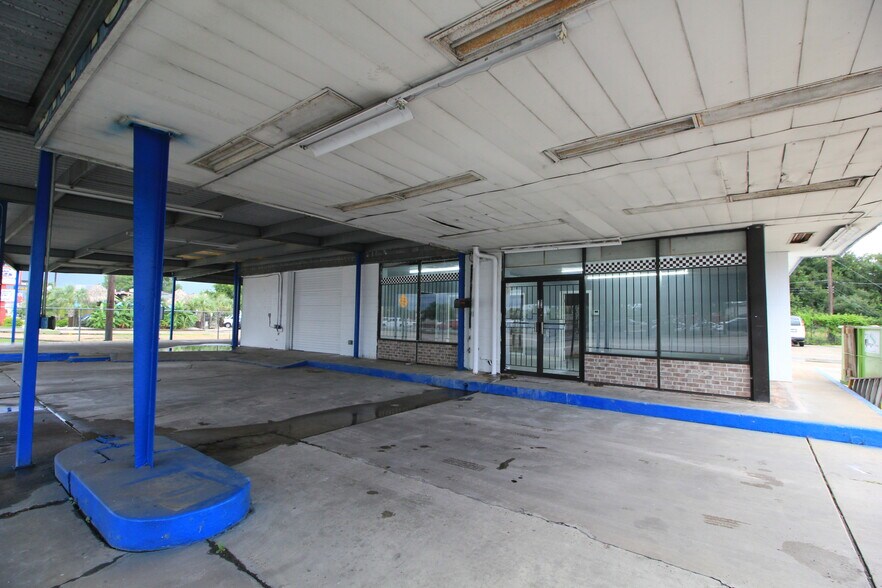 More Photos Of 8257 Gulf Fwy, Houston Auto Repair For Lease