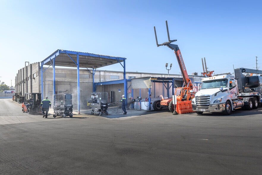 More Photos Of 10232-10234 Glenoaks Blvd, Pacoima Warehouse For Sale