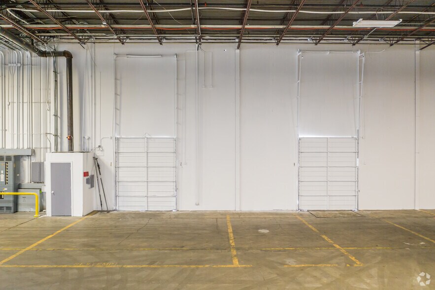 More Photos Of 4430-4444 Delp St, Memphis Distribution For Sale