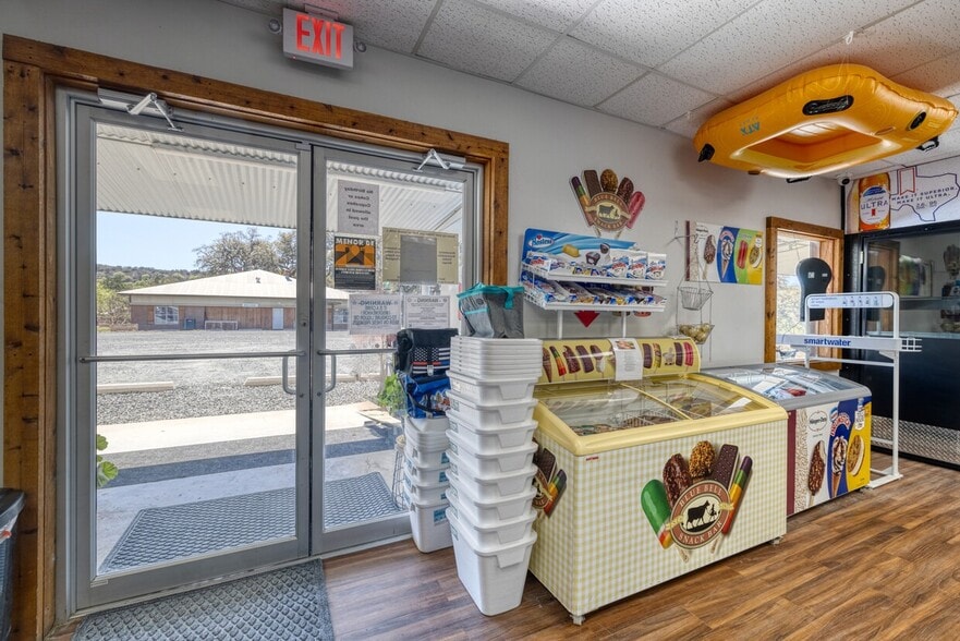 More Photos Of 49 Encino Dr, Concan Convenience Store For Sale