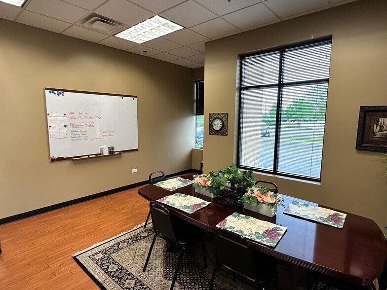 More Photos Of 1670 Capital St, Elgin Medical For Sale