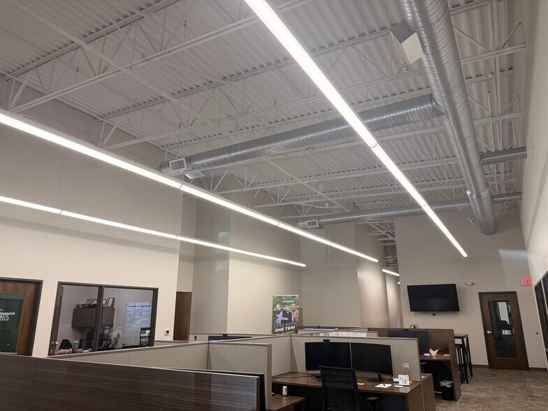 More Photos Of 725 E Main St, Westfield Light Manufacturing For Sale