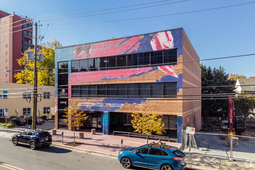More Photos Of 4927 Auburn Ave, Bethesda Medical For Lease