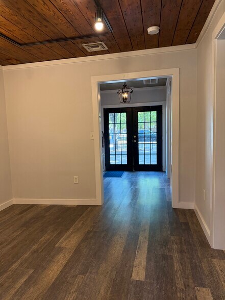 More Photos Of 7110 Elm St, Frisco Storefront Retail Office For Lease
