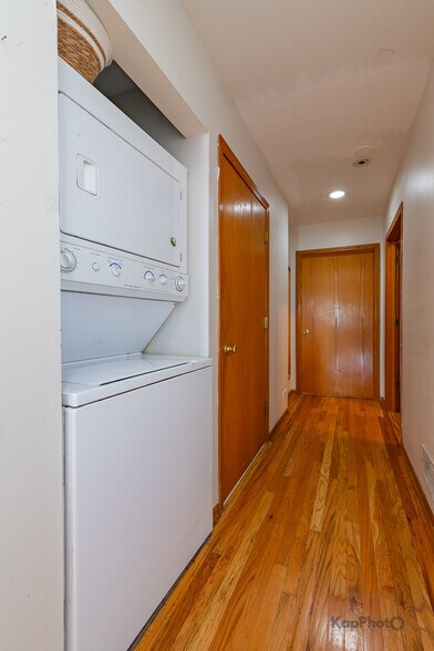 More Photos Of 601 W 47th St, Chicago Storefront Retail Residential For Sale
