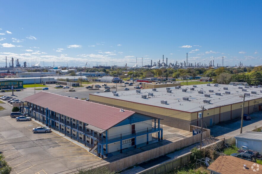 More Photos Of 1902 Texas Ave, Texas City Hotel For Sale