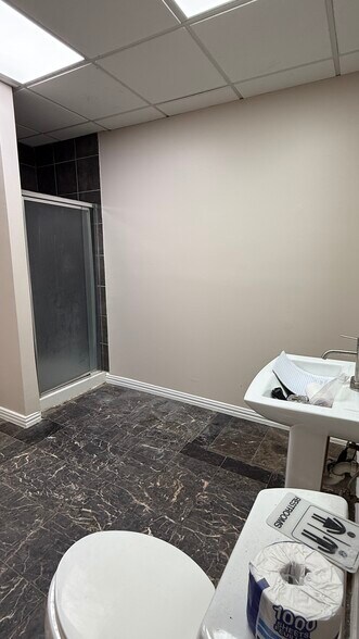 More Photos Of 5901 Schumacher Ln, Houston Office Residential For Lease