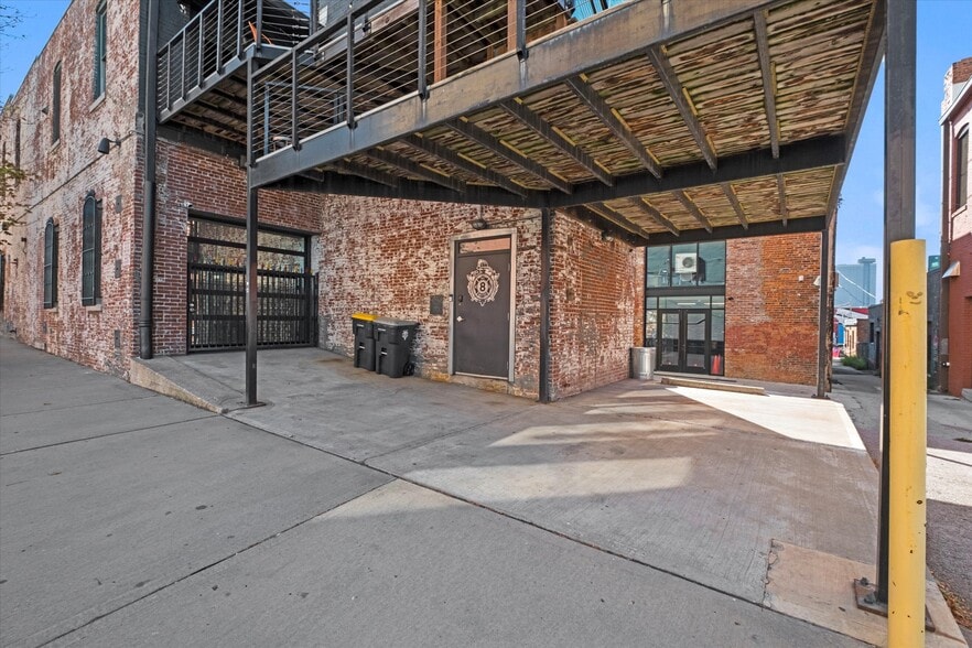 More Photos Of 1600 Locust St, Kansas City Storefront Retail Office For Sale